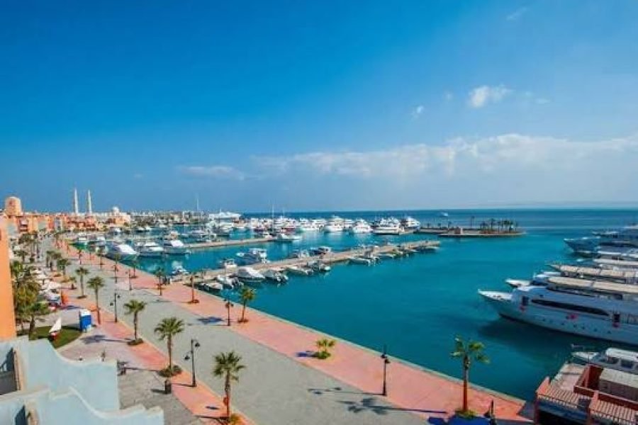 Hurghada City Tour from El Gouna – Markets, Mosques & Marina